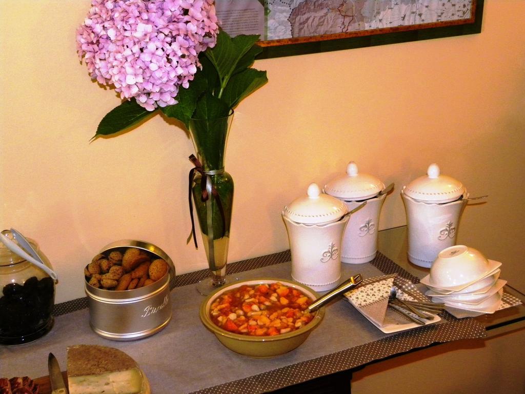Bed&Breakfast La Siepe Pinerolo Bagian luar foto